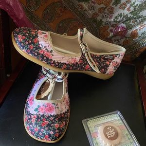 Vintage style Maryjane flats size 8